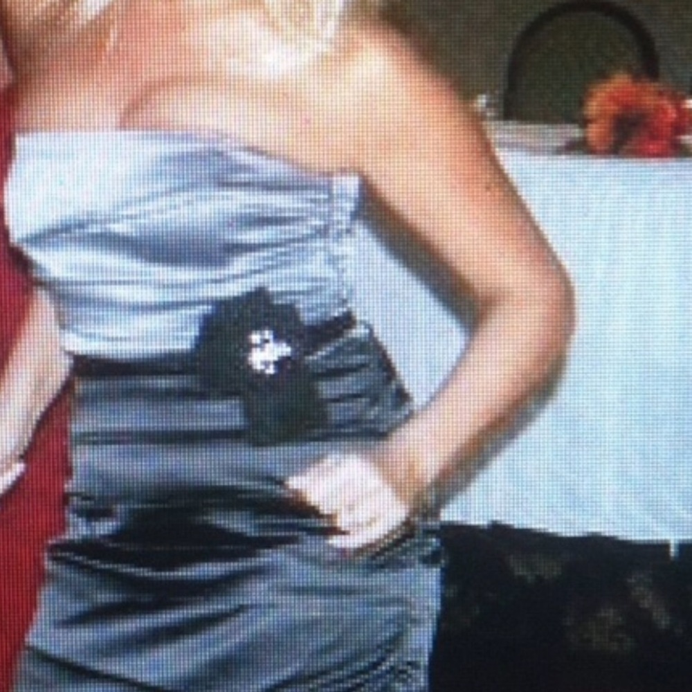 Party dress - Picture 1 of 3